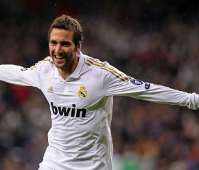 开云下载-硬仗见真章，那不勒斯铁血攻克阿尔及利亚，劳塔罗一剑封喉定乾坤