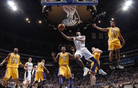 开云平台-绝境重生，詹姆斯关键一投，马刺生死战力克广东队