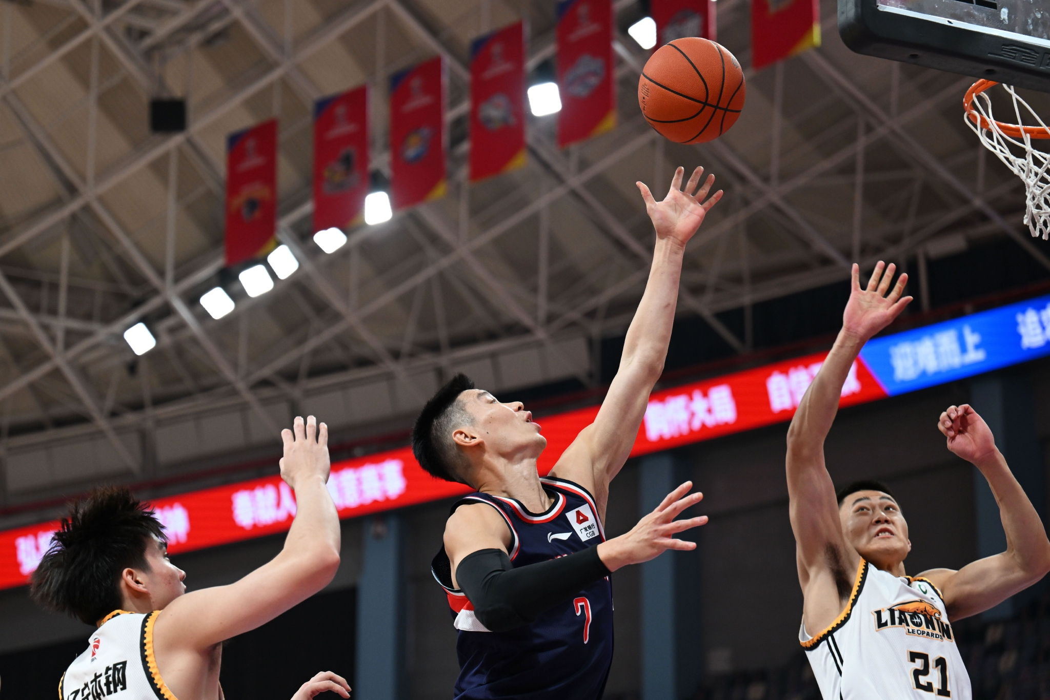 爵士轻取福建队，赵继伟统治全场