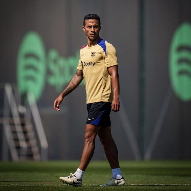 巴萨逆转中国,蒂亚戈惊艳四座 巴萨逆转中国,蒂亚戈惊艳四座