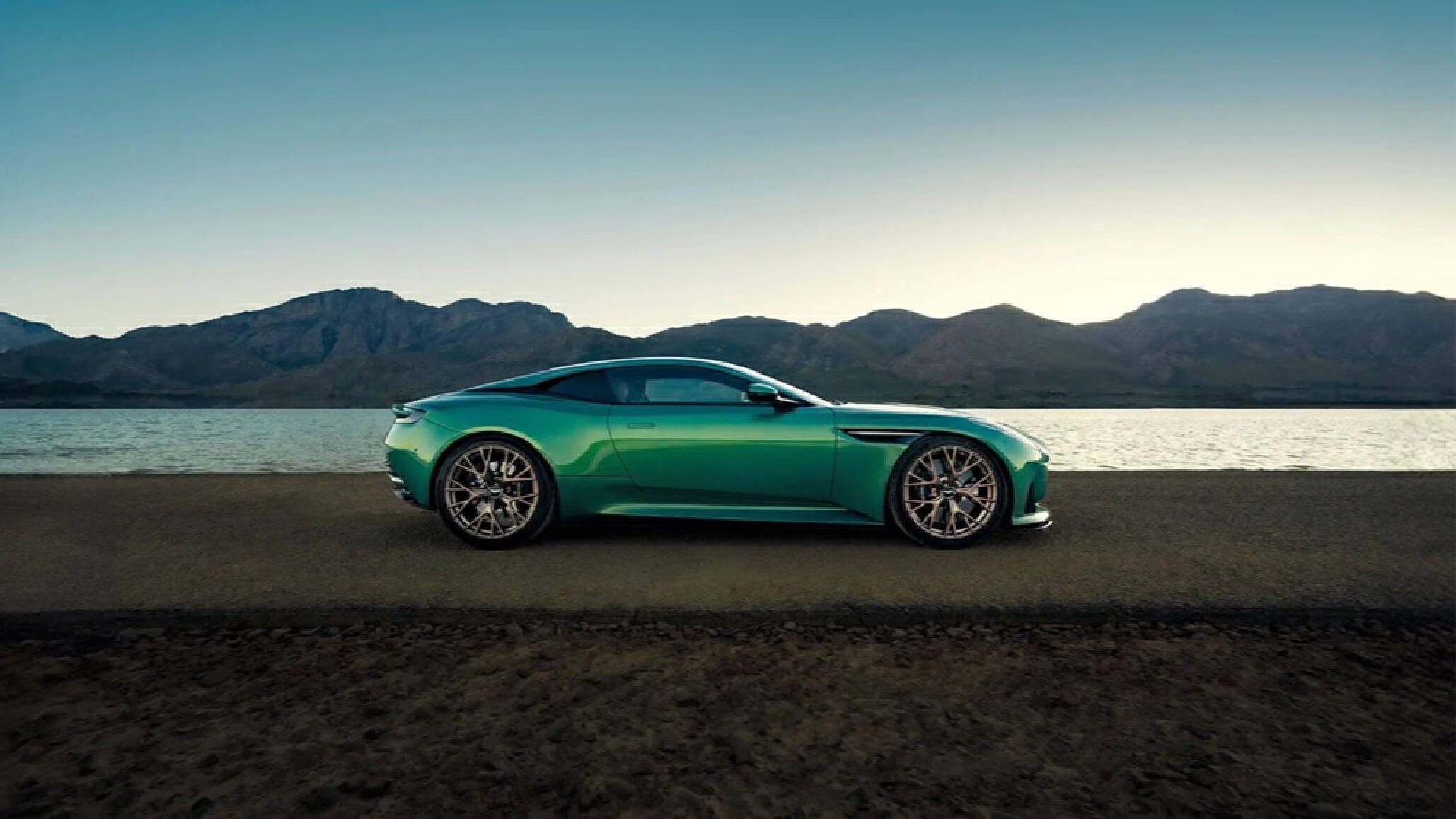 红牛二队碾压阿斯顿马丁,塞恩斯高光表现 红牛二队碾压阿斯顿马丁,塞恩斯高光表现