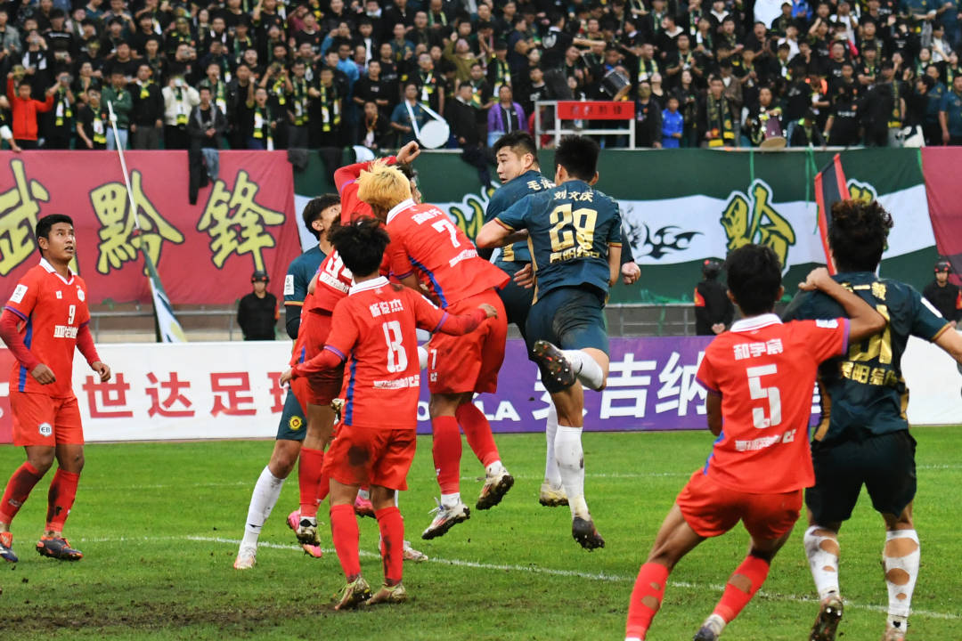 草根足球比赛精彩纷呈,呼唤爱与正义 草根足球比赛精彩纷呈,呼唤爱与正义