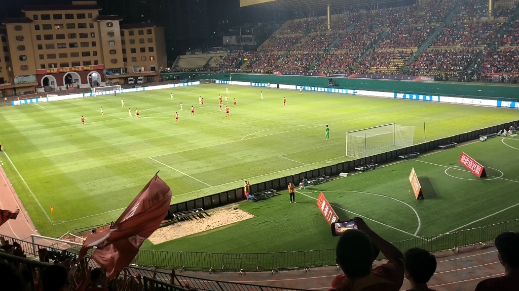 广州队横扫快船,布伦森点燃赛场 广州队横扫快船,布伦森点燃赛场