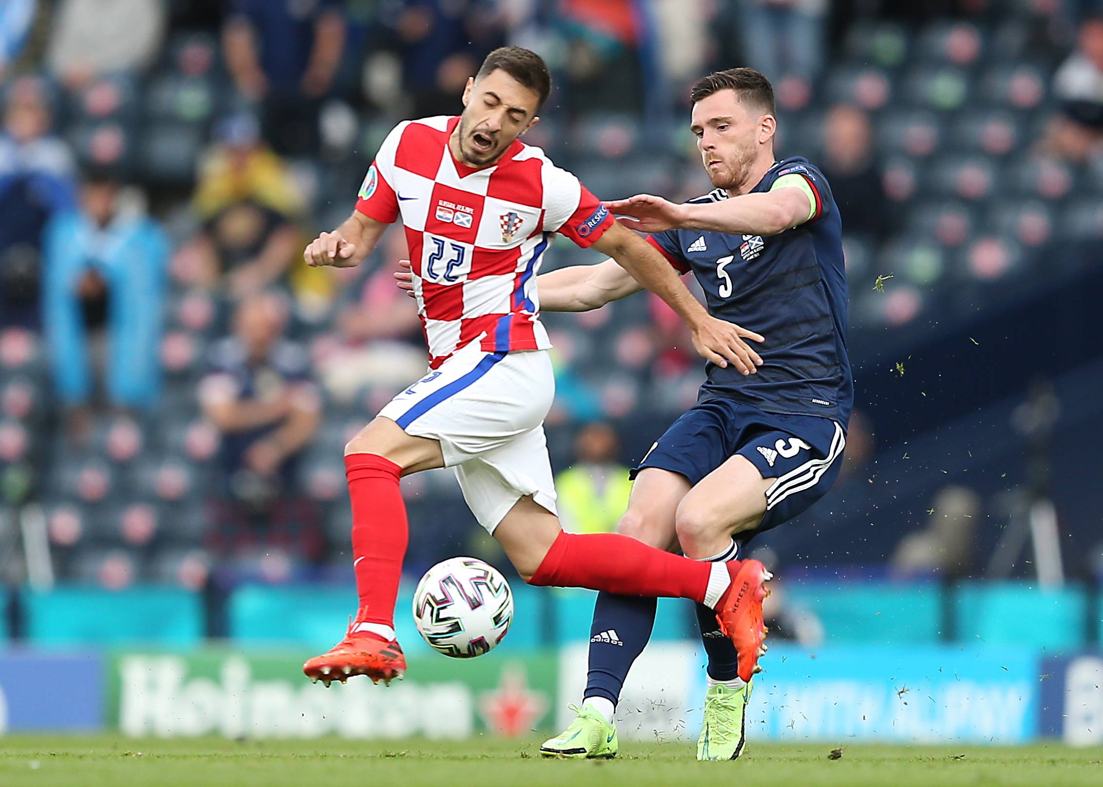 足球盛会:欧锦赛抢眼战场! 足球盛会:欧锦赛抢眼战场!