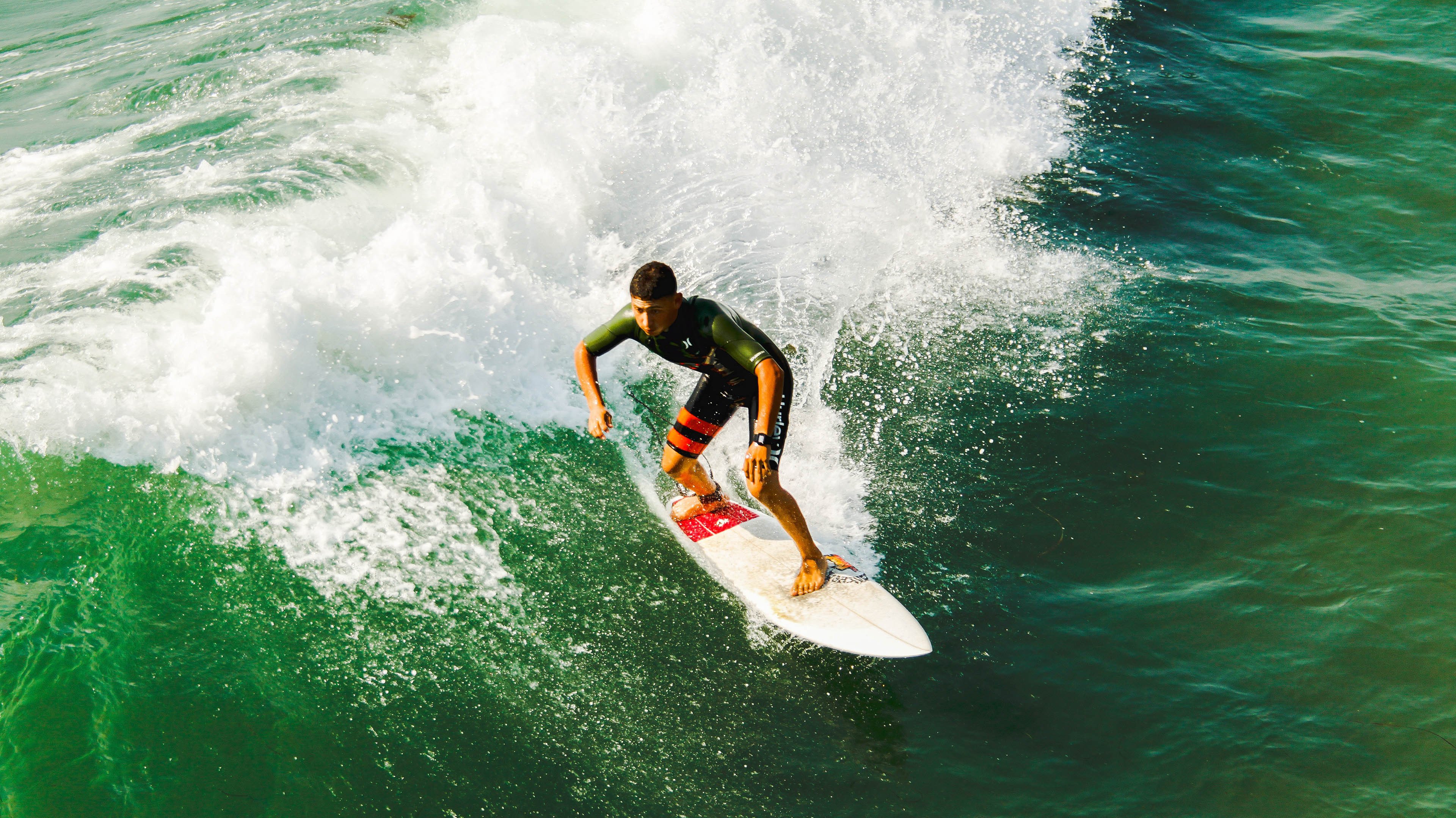 赛道上的指挥家,莱万如何在新赛季揭幕战之夜带动全队节奏