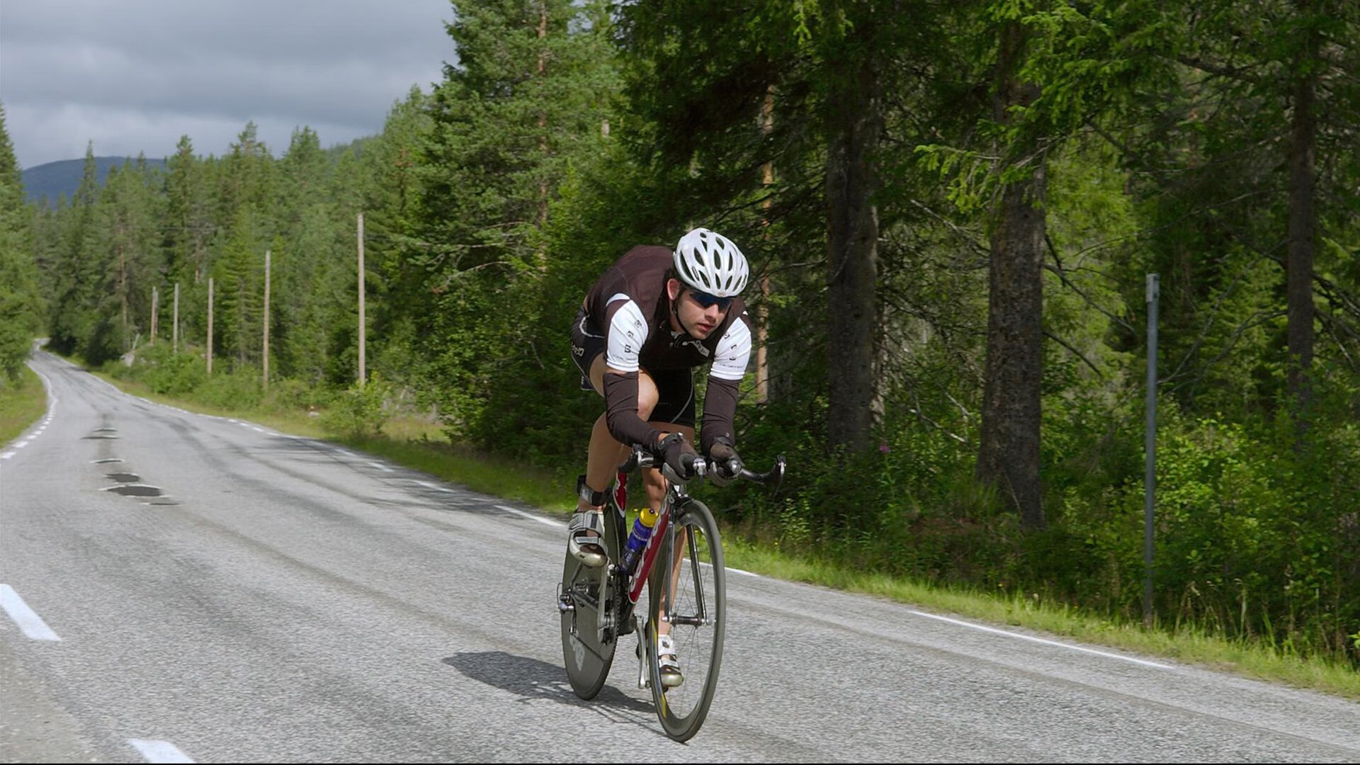 冰与火的终章，冰岛强行终结瑞典传奇，库尔图瓦在美加墨世界杯接管比赛